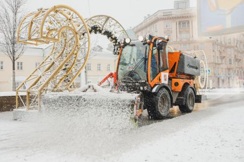 Уборка снега на Новинском бульваре. Январь, 2020 год