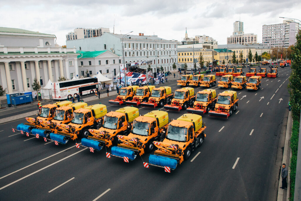 В Москве прошел парад техники городских служб