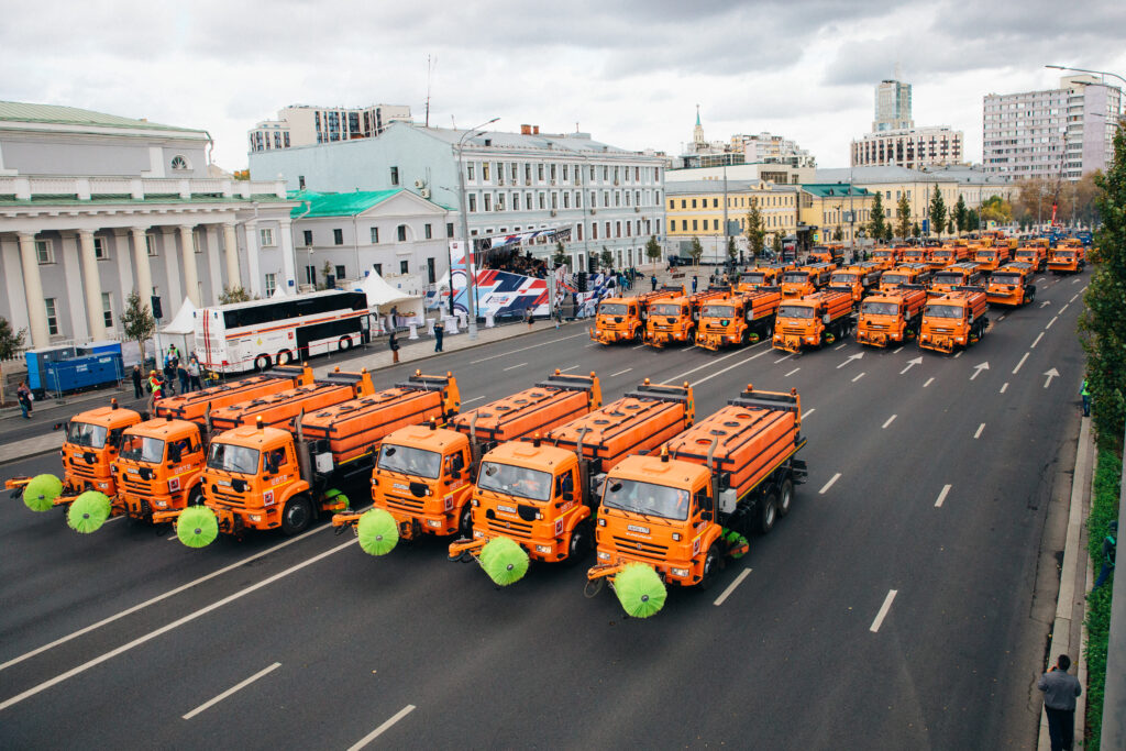 В Москве прошел парад техники городских служб