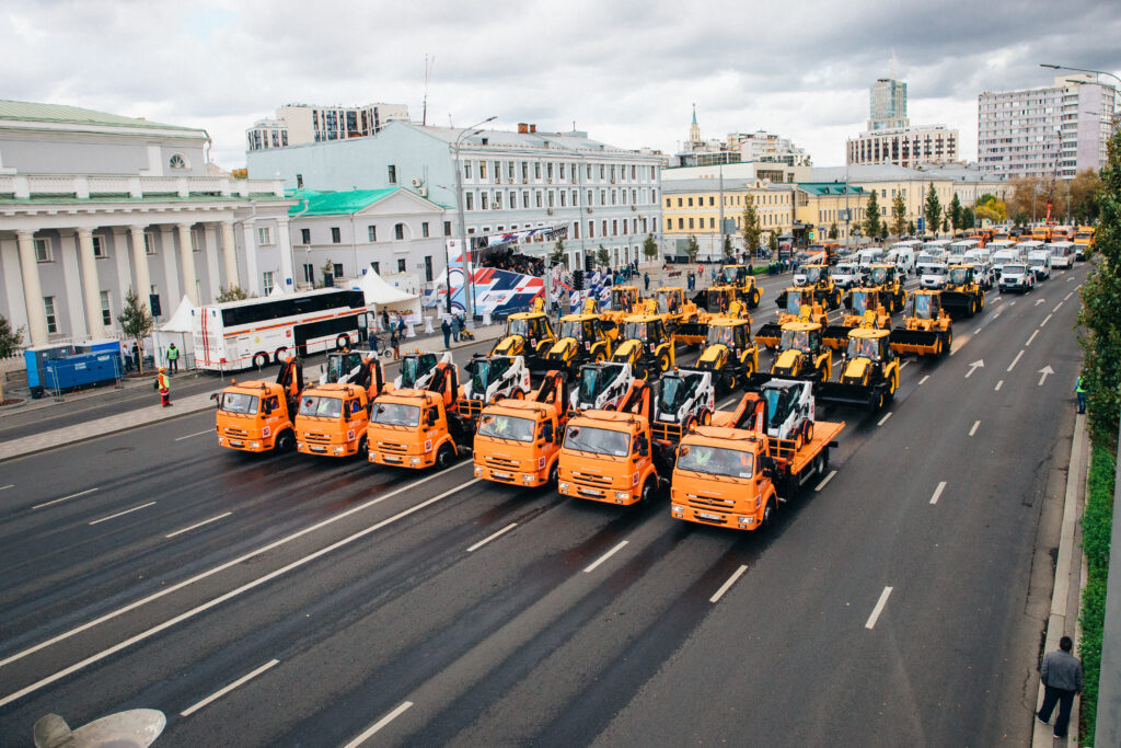 В Москве прошел парад техники городских служб