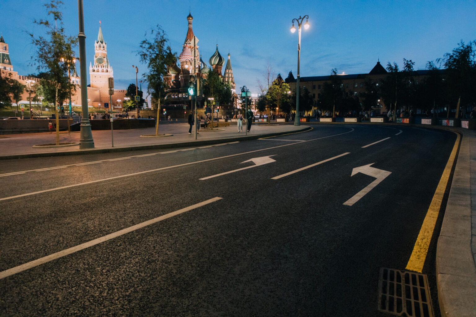 Дорожные службы подготовили столицу к празднованию Дня города