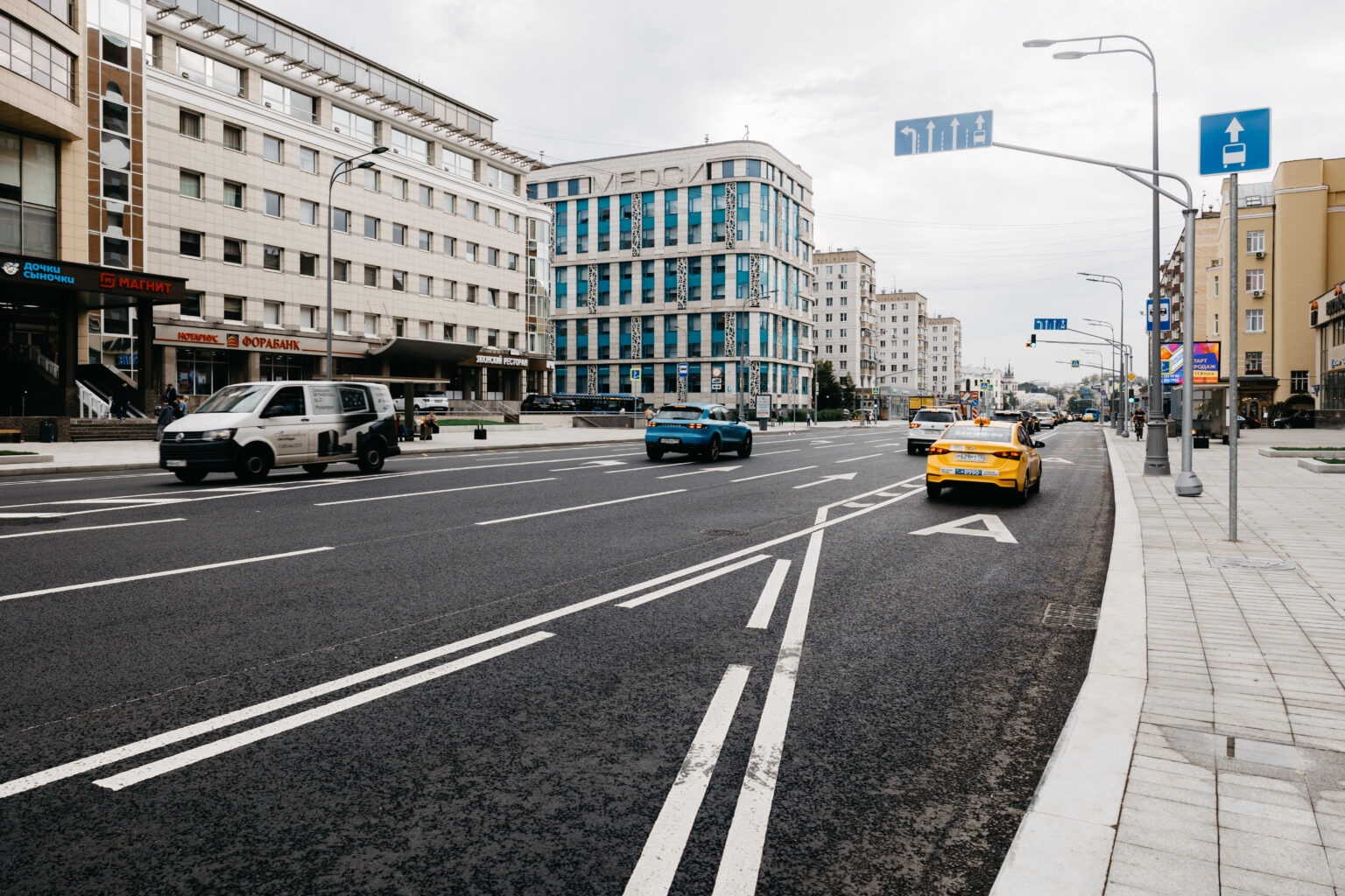 В столице начали обновлять дорожную разметку после зимы